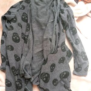 HOT TOPIC skull print cardigan